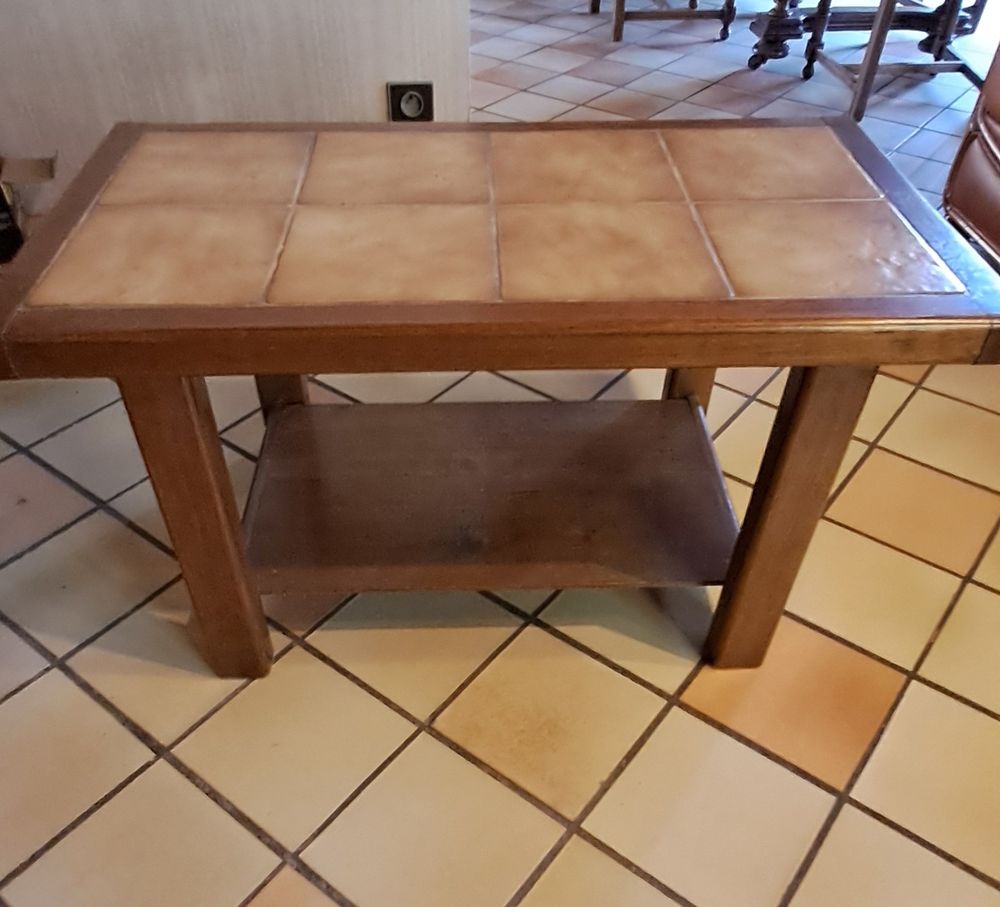 Canap&eacute; et fauteuil en cuir, table de salon Meubles