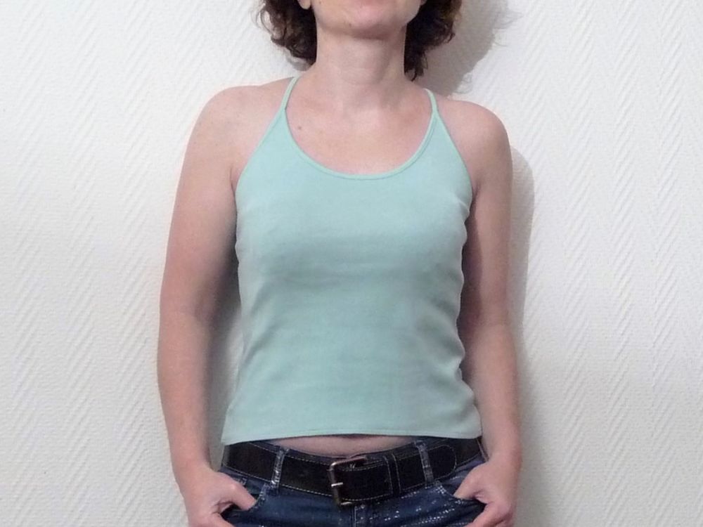 Top/ Tee Shirt Bleu Ciel &agrave; Bretelles Crois&eacute;es dans le Dos Vêtements