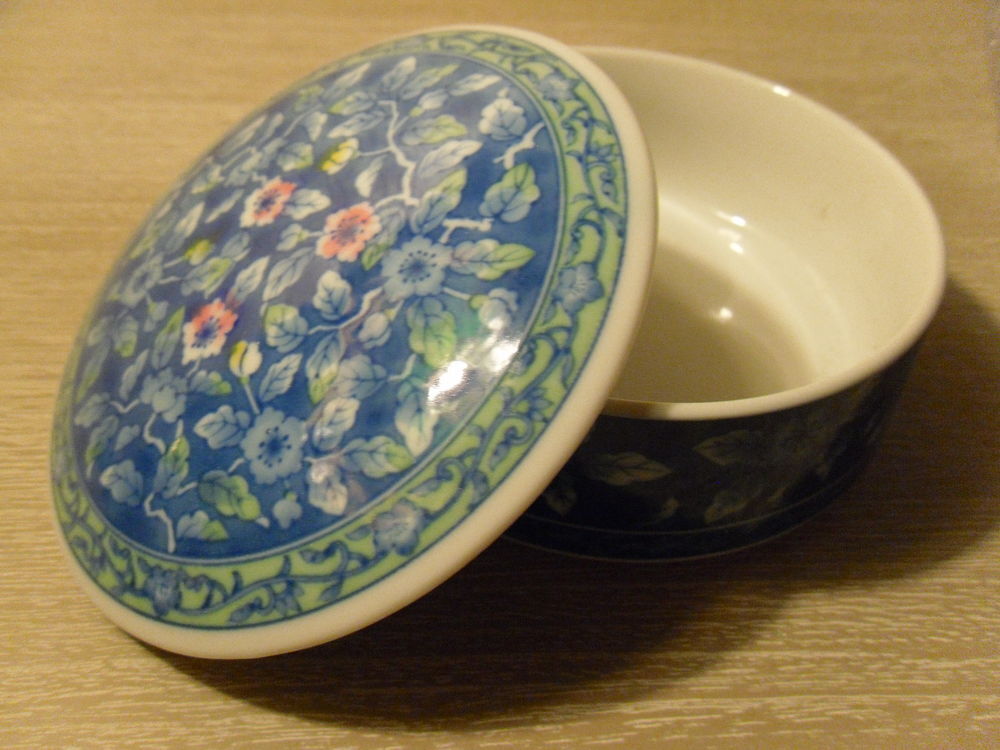 Bonbonni&egrave;re en porcelaine bleue d'Asie 13cm Neuf Dcoration