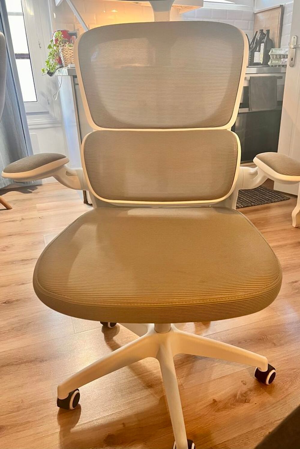 Chaise de bureau ergonomique TRALT €" comme neuve Meubles
