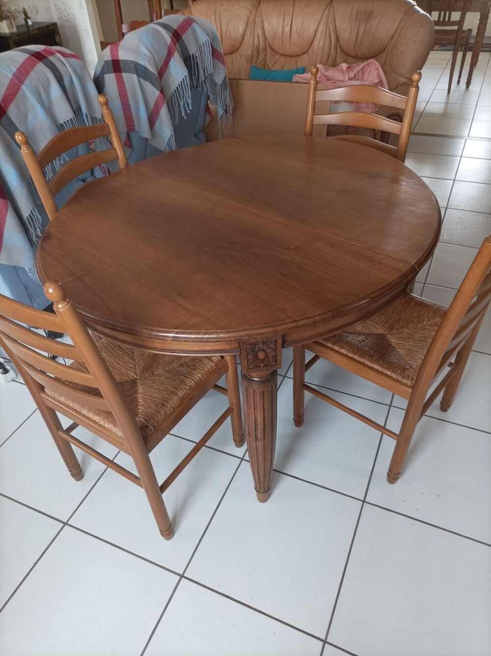 SALLE &agrave; MANGER ANCIENNE EN NOYER COMPLETE. Meubles