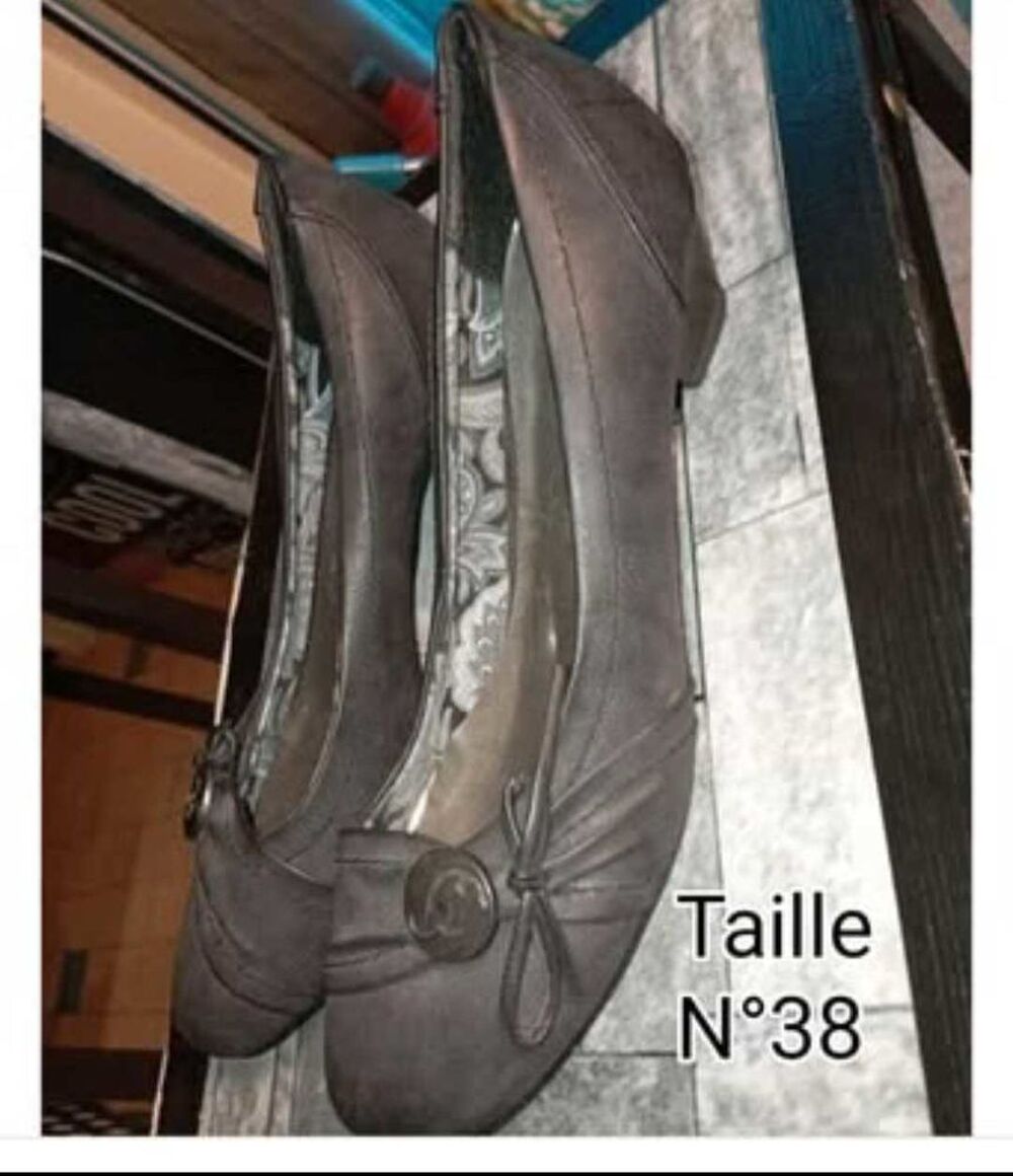 Diff&eacute;rentes Paires de Chaussures et diff&eacute;rentes tailles Chaussures