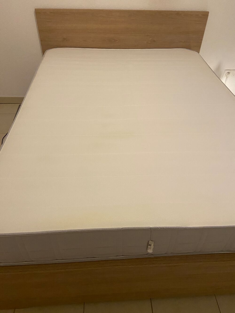 lit 140X190 en tr&egrave;s bon &eacute;tat pour cause de d&eacute;m&eacute;nagement Meubles