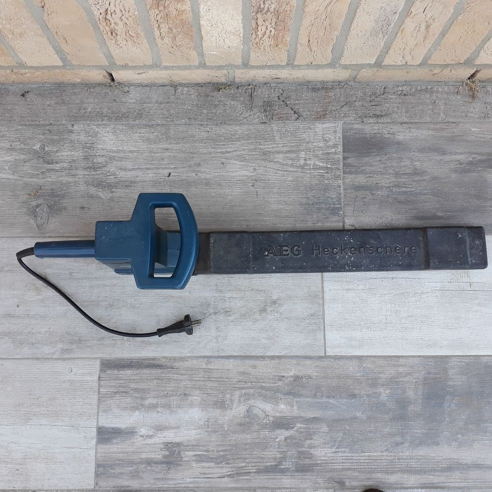 Taille Haie &Eacute;lectrique "AEG" Jardin