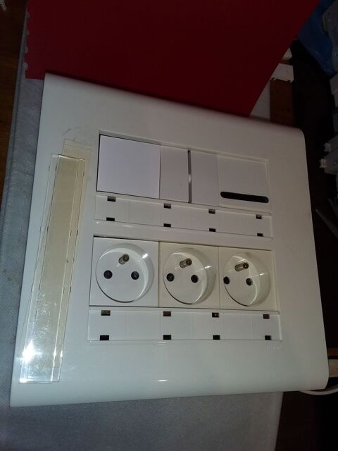 BOITIER LEGRAND pour MOSAIC 45 30 Serres-Castet (64)