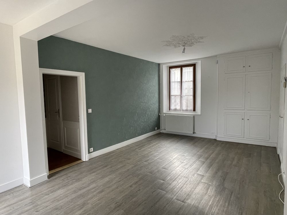 Location Maison ravissante maison de bourg 3 chbres avec joli jardin clos Bû