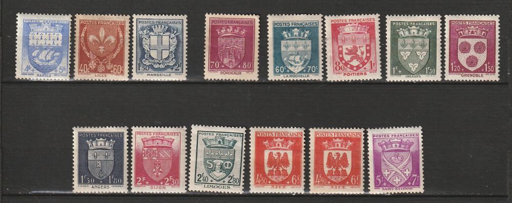 Timbres Neufs*avec CHARNIERE qqs adh&eacute;rences sur la gomme 