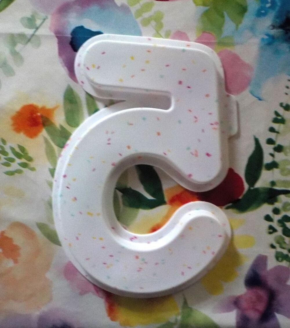 1 MOULE NUMBER CAKE 5 SILICONE NEUF Cuisine