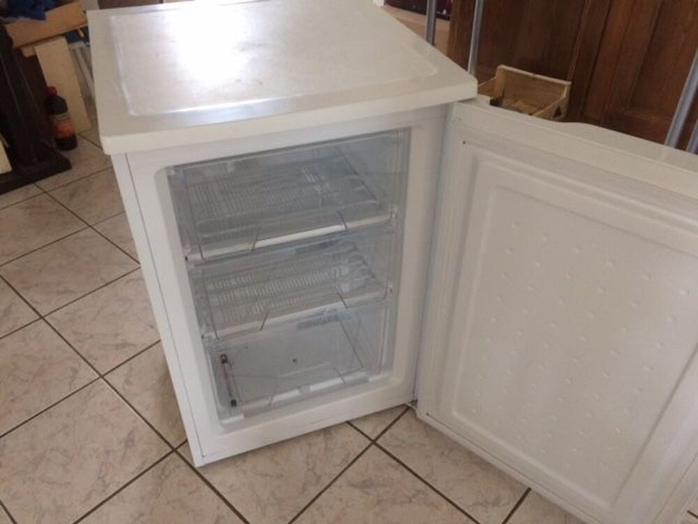 A vendre superbe petit cong&eacute;lateur , Electroménager