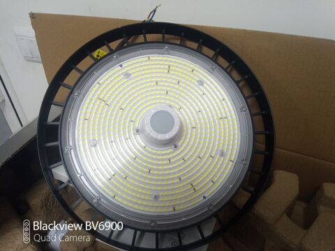 Lot de 6 Cloches led TECH industriel 250 w avec t�l�commande 180 Pind�res (47)