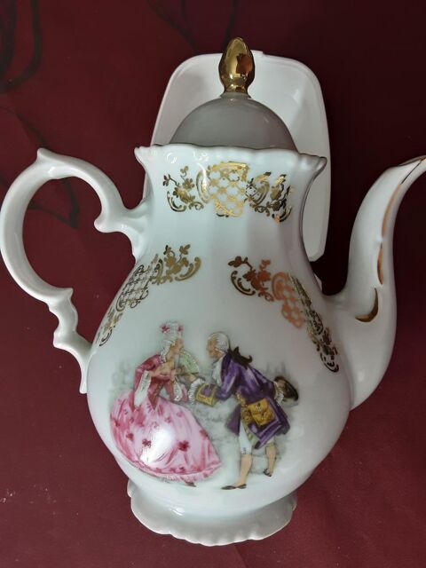 Service � caf� ou � th� de 15 pi�ces au total 50 Pontoise (95)