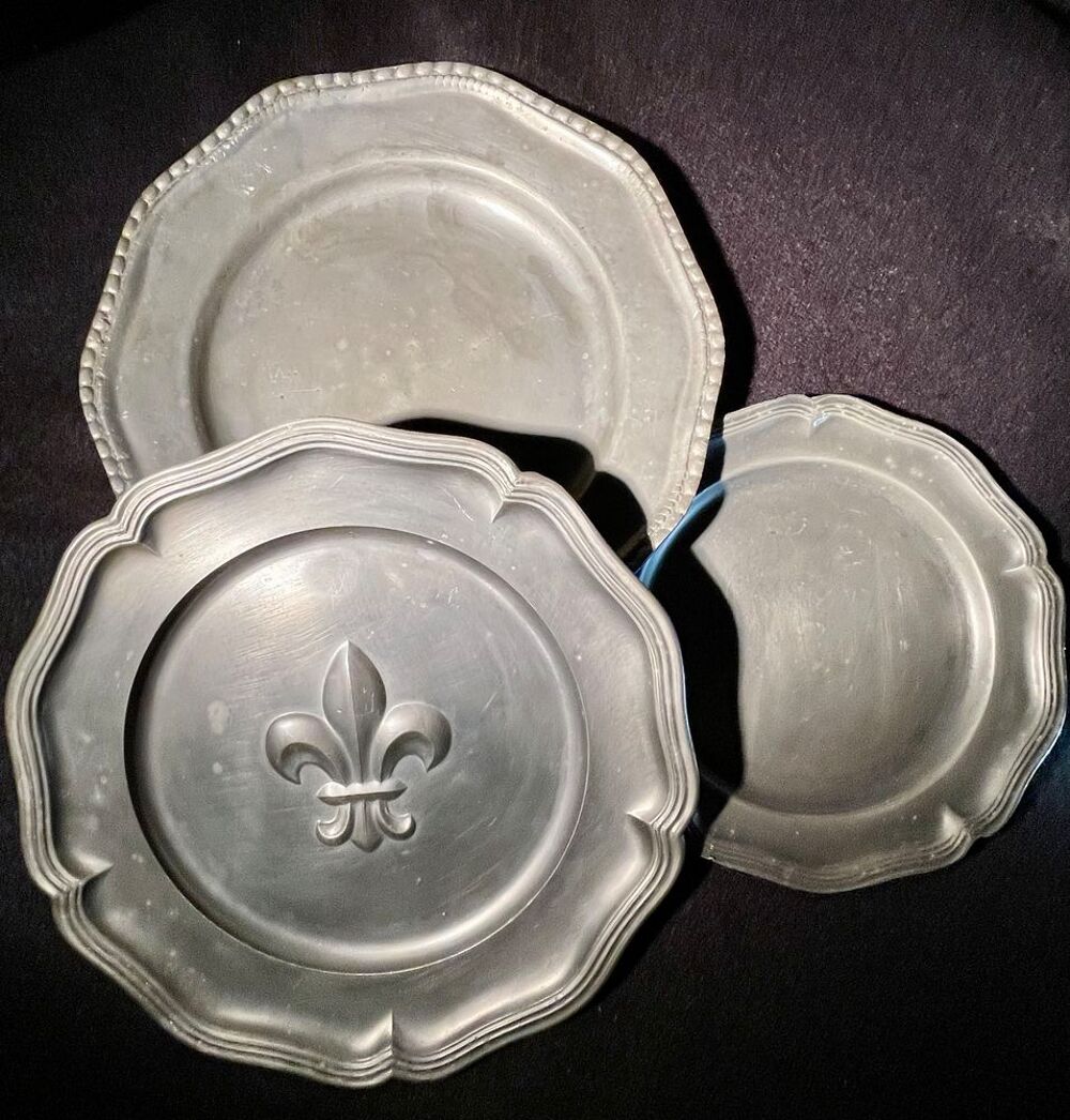 Lot de 3 assiettes en &eacute;tain Décoration