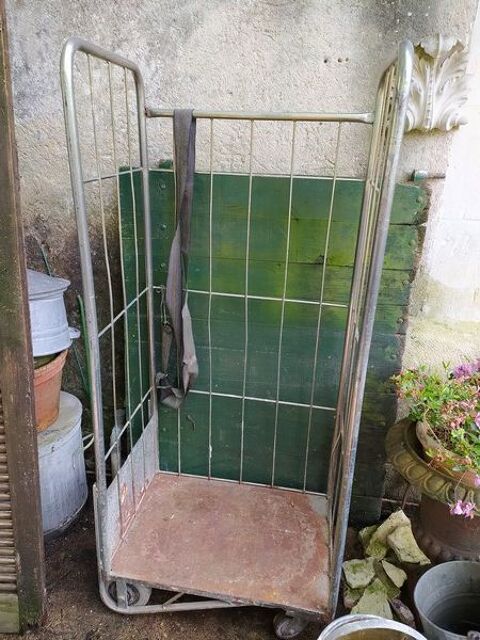 Chariot Roll � Roulette 
Hauteur 160cm, longueur 71cm, larg 40 Loches (37)