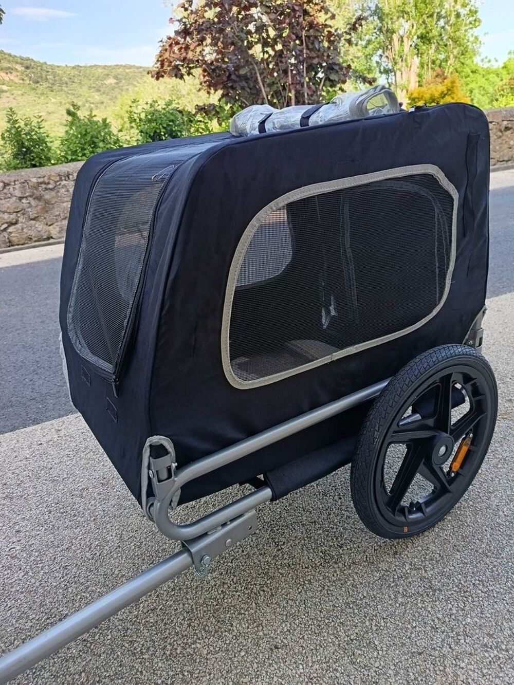 V&eacute;lo &eacute;lectrique mini avec remorque chien ou enfant Vélos