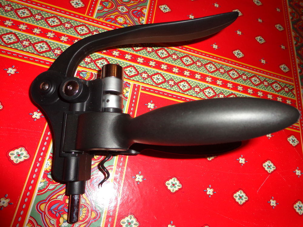 TIRE BOUCHONS avec son support notice Cuisine