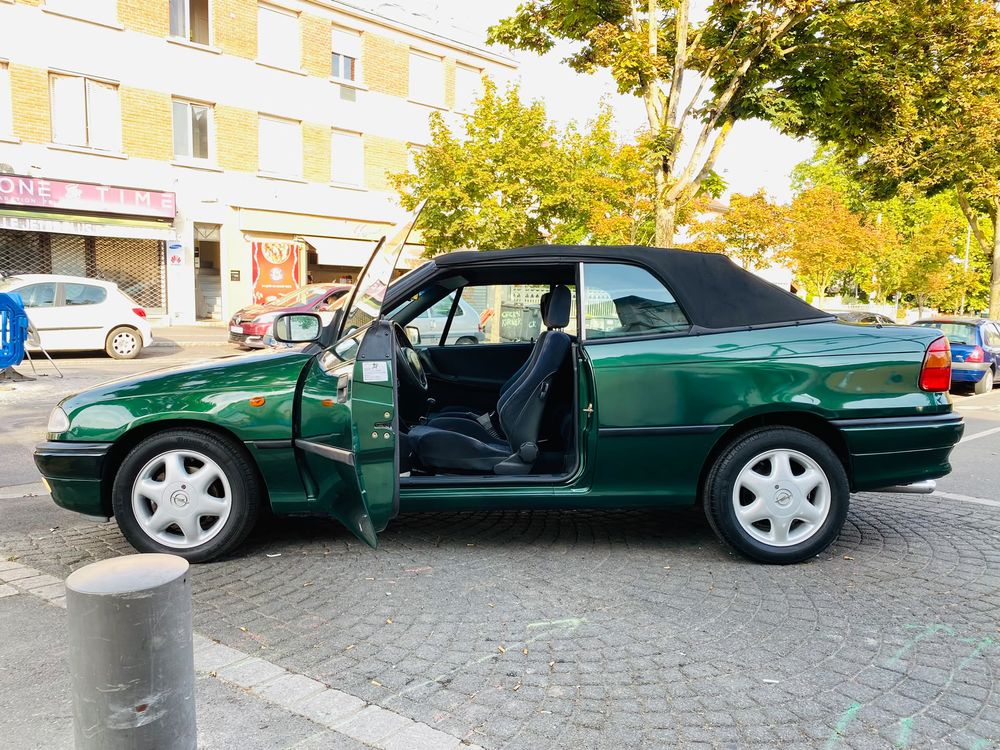 Astra 1997 Opel astra f cabriolet - 1.8i 16s 116cv bv5 - r&eacute;vis&eacute; / 1997 occasion 78800 Houilles