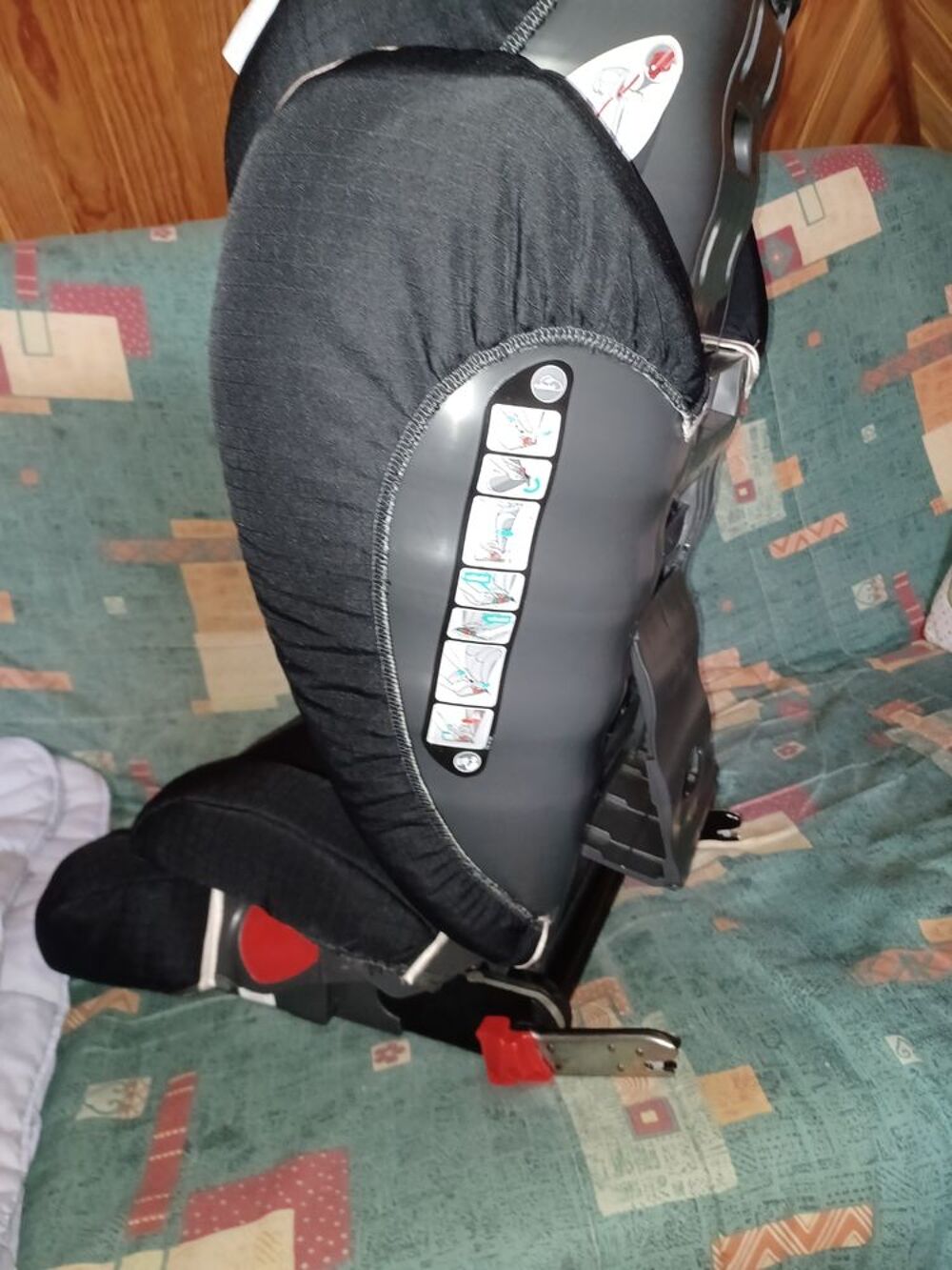 Si&egrave;ge auto enfant noir ou plut&ocirc;t rehausseur ISOFIX Puériculture