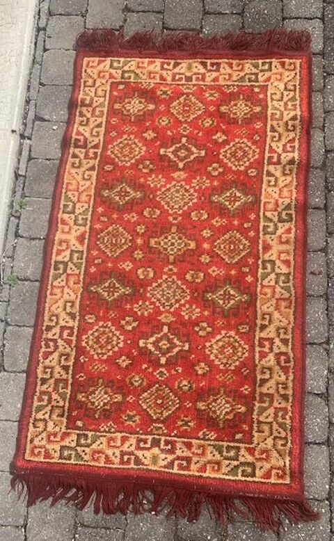 Lot 2 tapis motifs orientaux descente de lit 40 Saint-Ismier (38)