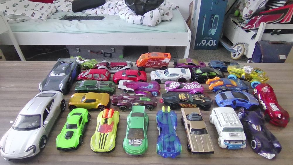 Voitures hotwhells. Jeux / jouets