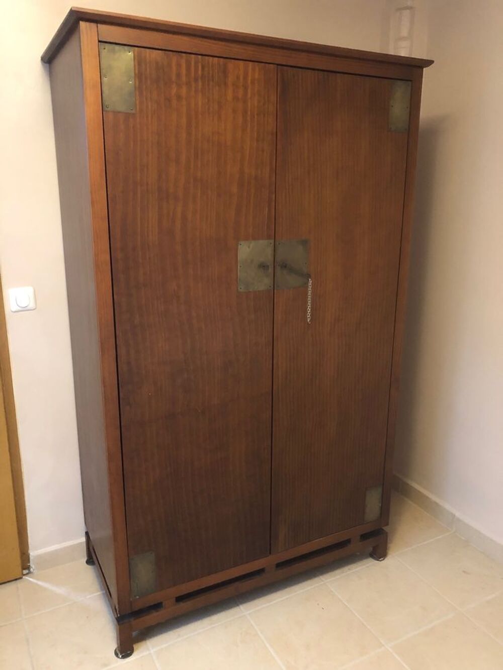 Armoire de style chinois et 2 chevets Meubles