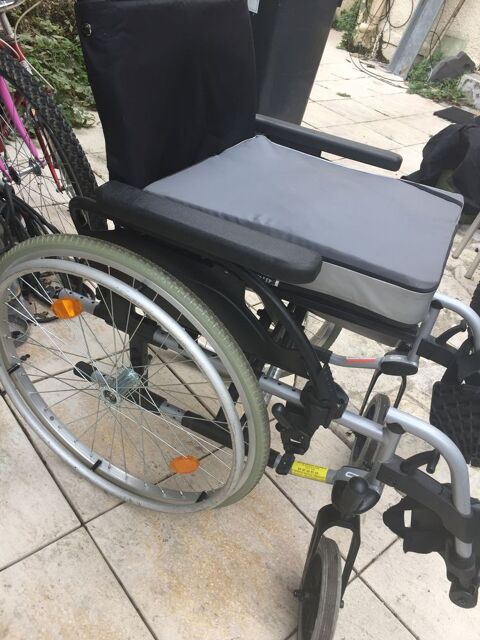 Loc fauteuil roulant 5 eur 0 94190 Villeneuve-saint-georges