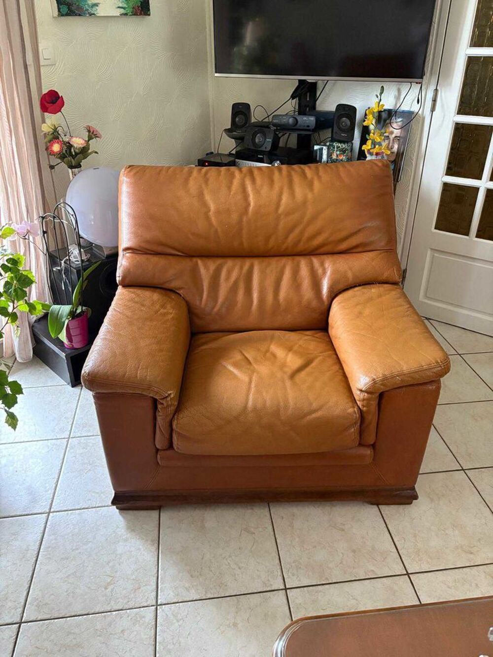 je souhaite vendre un salon vinted en cuir v&eacute;ritable de couleur miel en bon &eacute;tat. Meubles