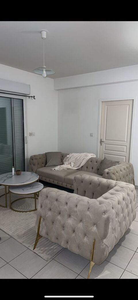 Ensemble de canap�s turcs capitonn�s beige : un 4 places + un 1 place. Tr�s bon �tat, juste un petit trou sur le 4 places. (N�gociable) 900 Brignoles (83)