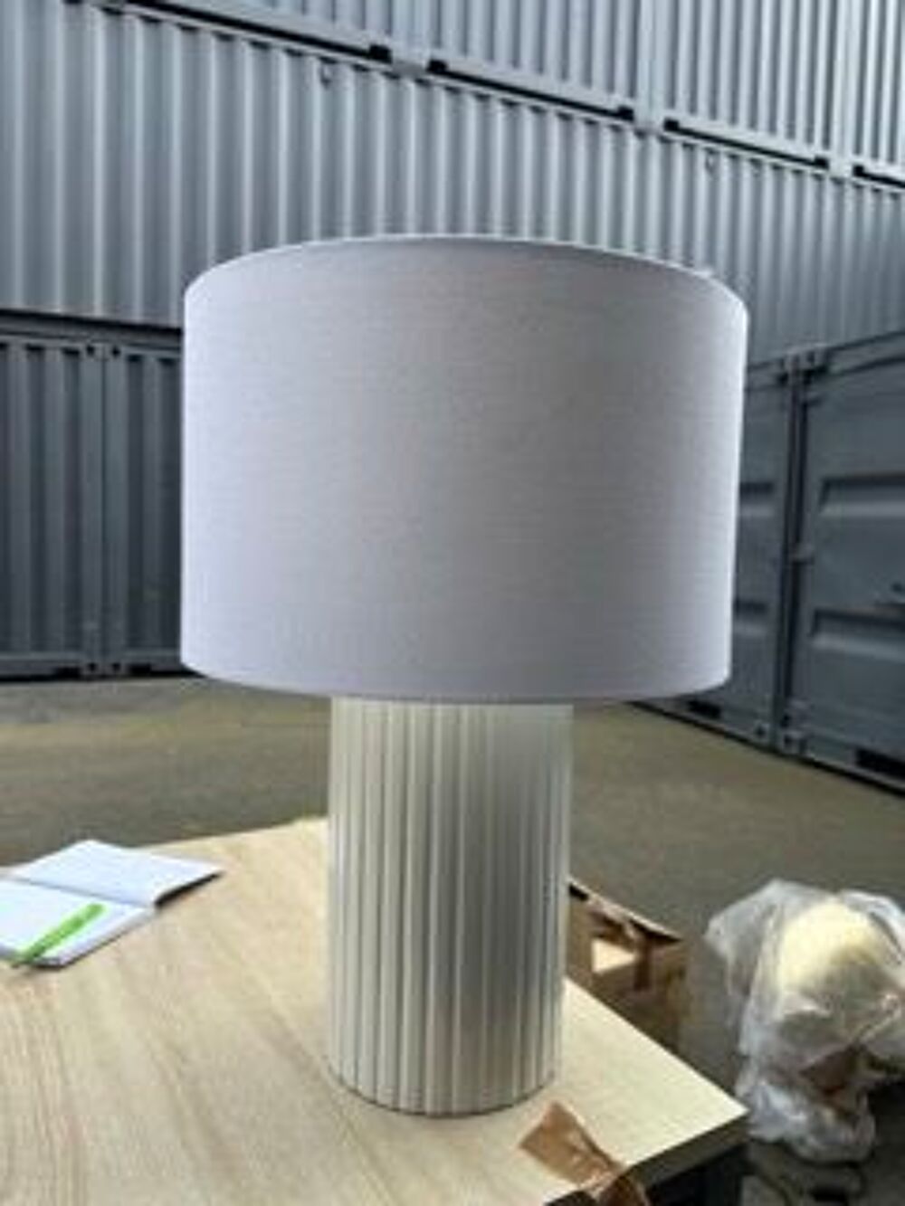LAMPE BLANCHE Meubles