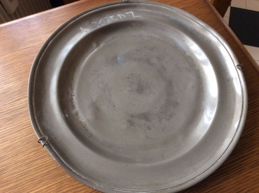 plat de mariage en &eacute;tain 