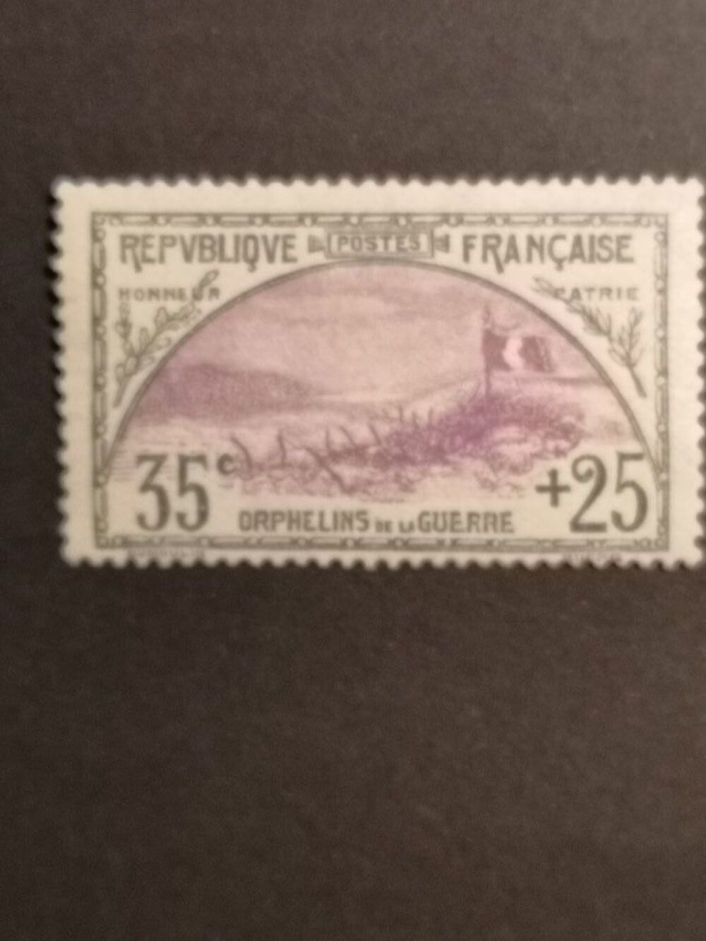 Timbre Yvert 152 ** sign&eacute; Brun 