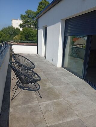  Appartement à louer 3 pièces 80 m²