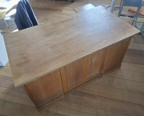 Bureau administratif bois en bon �tat, 8 tiroirs. Paris 12 (75)