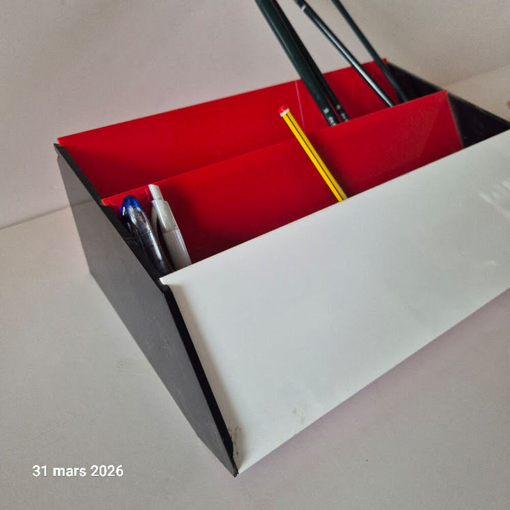Pr&eacute;sentoir porte crayons ou pinceaux avec 20 casiers Bricolage