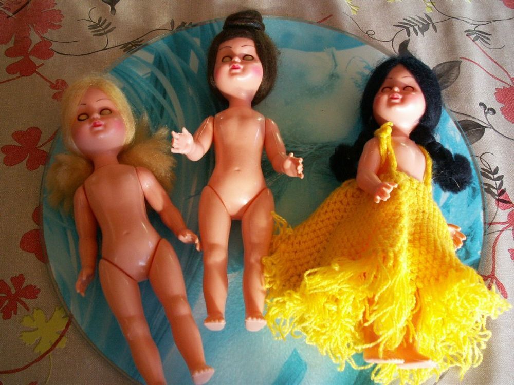 lot non dissociable de 3 poup&eacute;es anciennes CS
