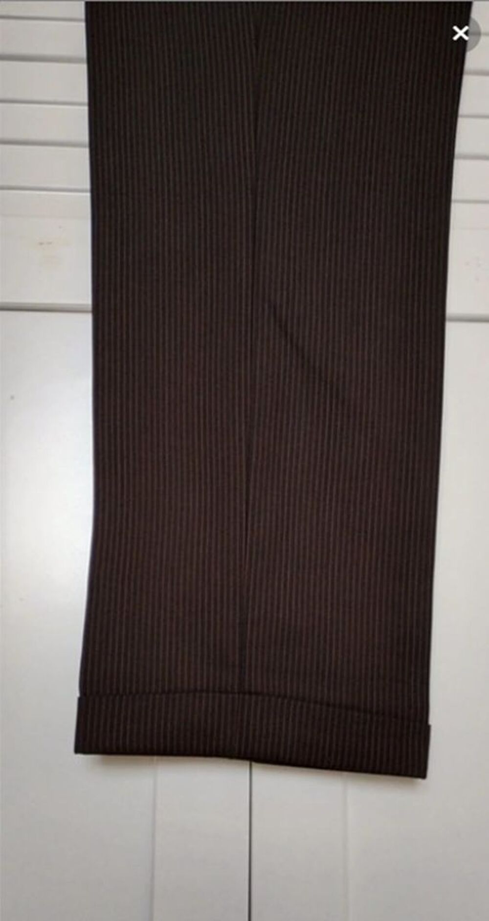 Ensemble de Costume Marron Fonc&eacute; avec de Fines Rayures Vêtements