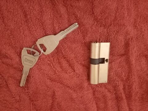 Barillet + 2 Cl�s de S�curit�e 30 Andard (49)