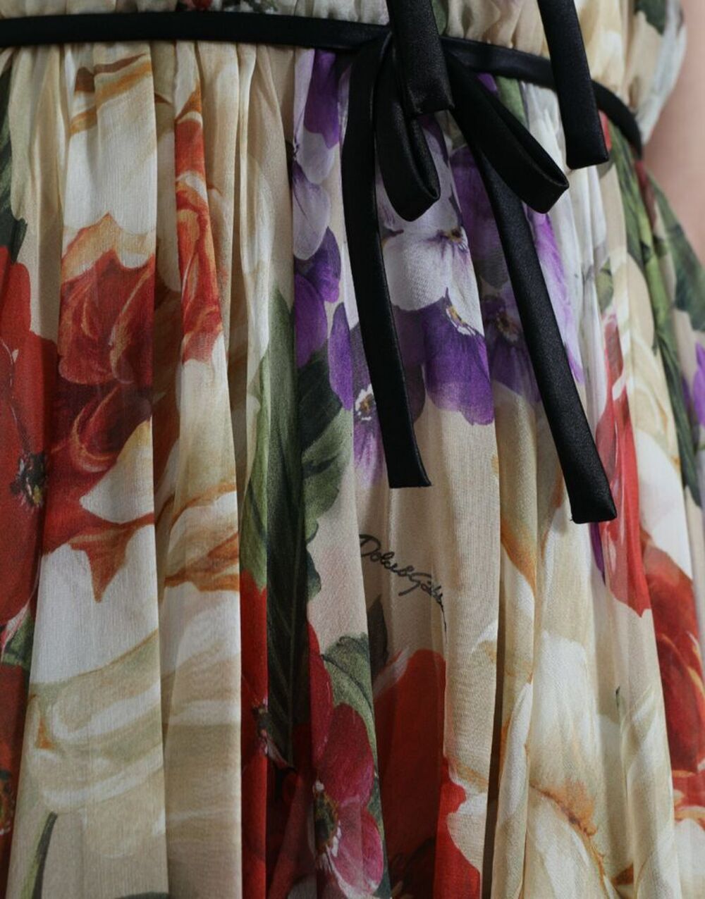 Robe mini beige &agrave; fleurs sans manches et col rond D&amp;G Vêtements