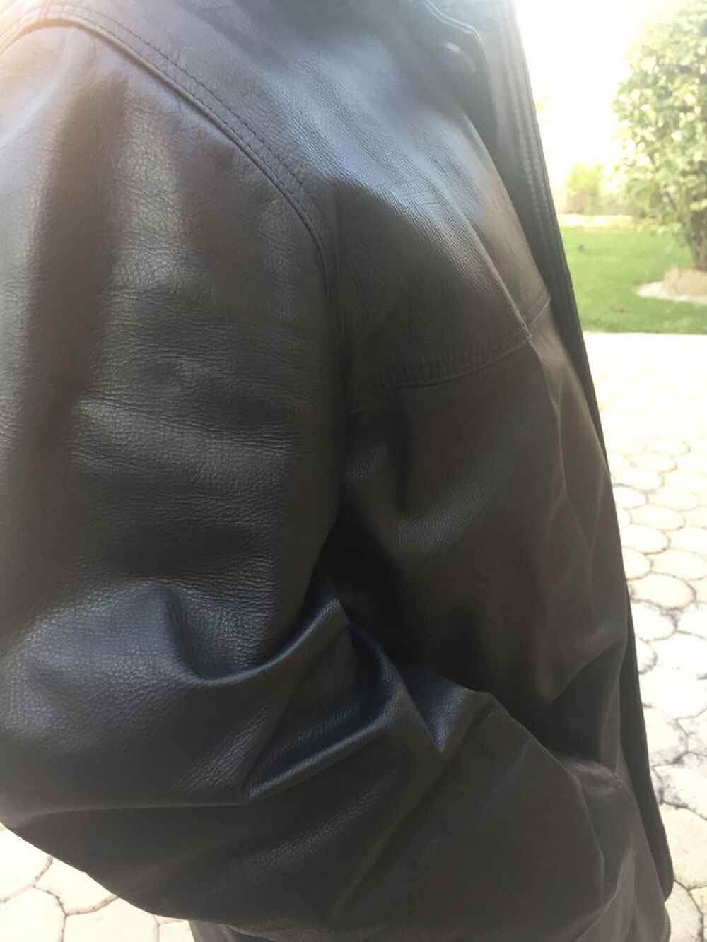 VESTE CUIR HOMME TRES BELLE QUALITE TAILLE XL ( FRANCE 48 )
Vêtements
