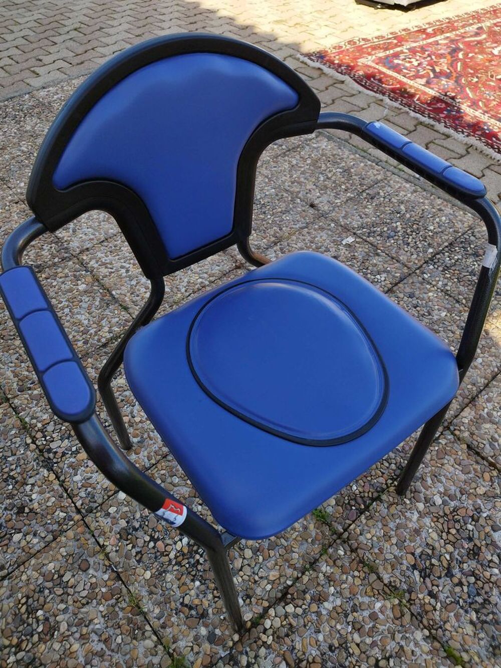 Chaise perc&eacute;e Meubles