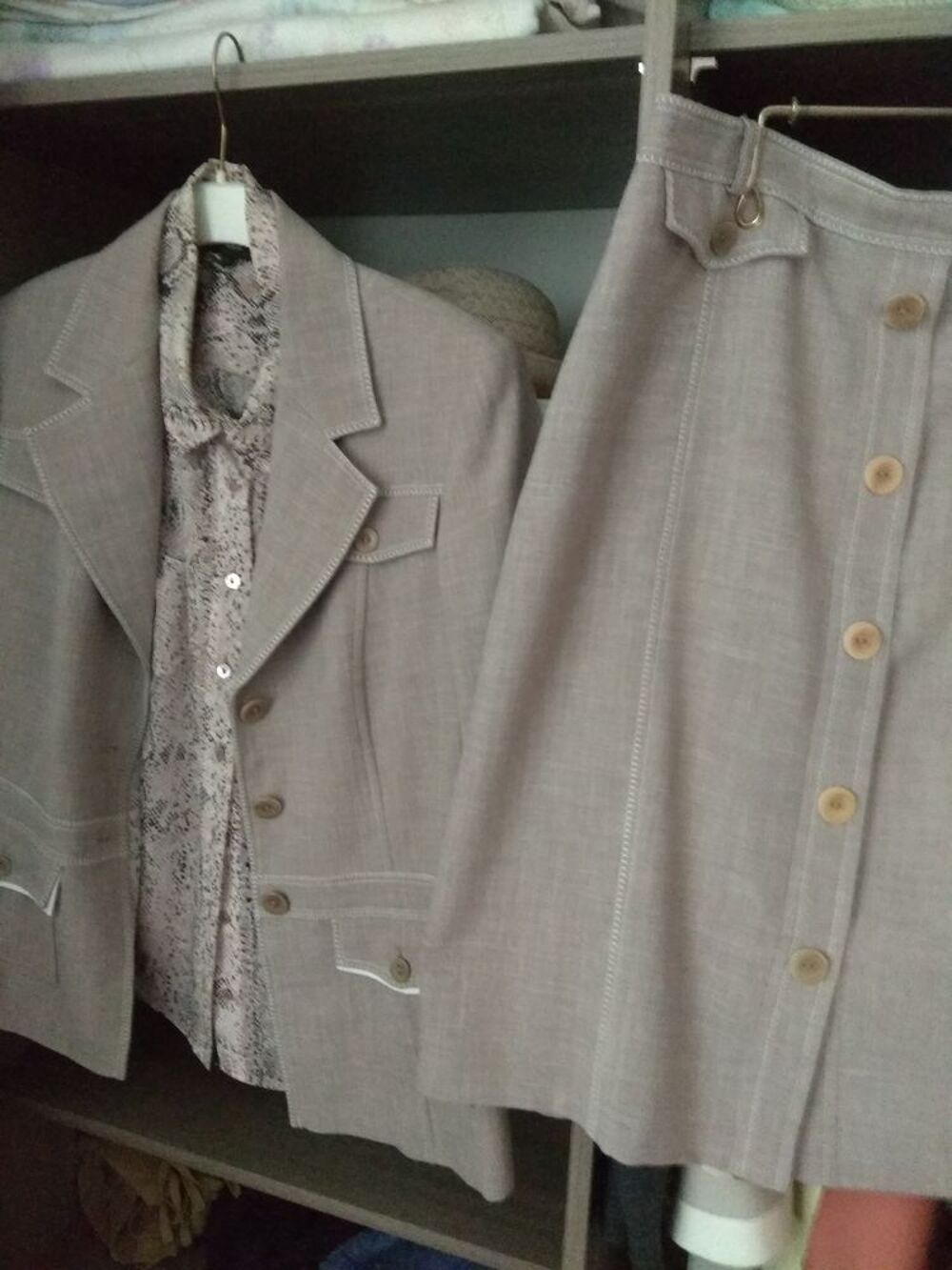 ensemble veste- jupe ou robe Vêtements