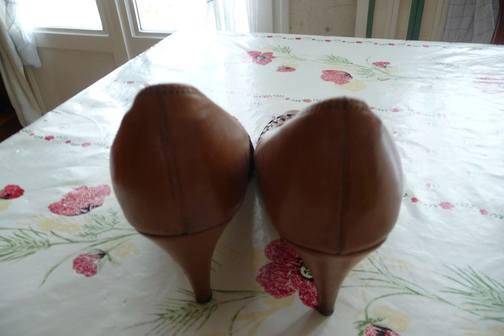 CHAUSSURES FEMMES A TALONS DE 7,5 CM P.38 Chaussures