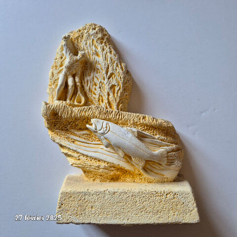 Trophé pour concours de pêche , truites, en pierre reconstit 20 Saumur (49)