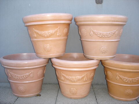 POTS en résine rotomoulée en très bon état. Aix-les-Bains (73)