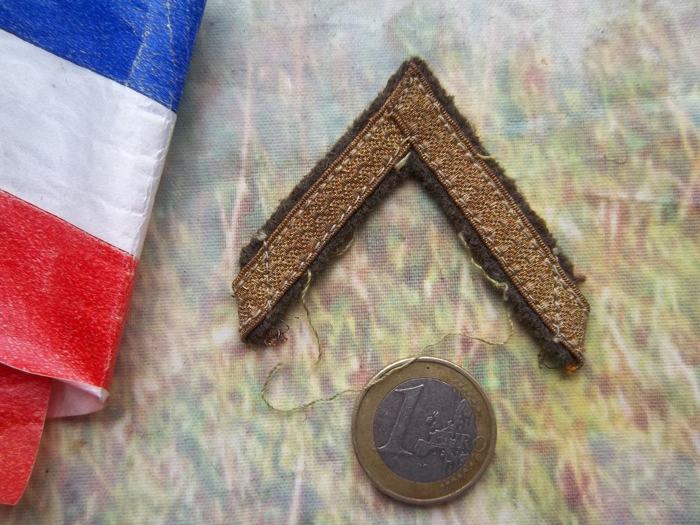 Galon militaire chevron dor&eacute; 1&eacute;re classe &eacute;poque Alg&eacute;rie Indo 