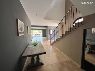  Villa à louer 6 pièces 257 m² Montpellier