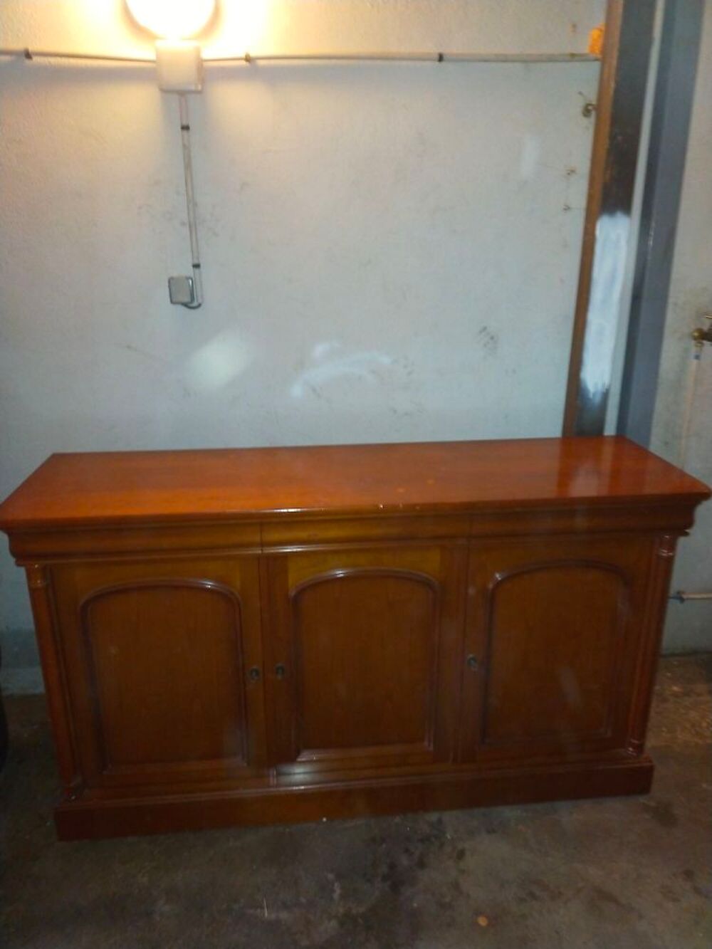 Table et commode en bois noble et ses 4 Chaises Meubles