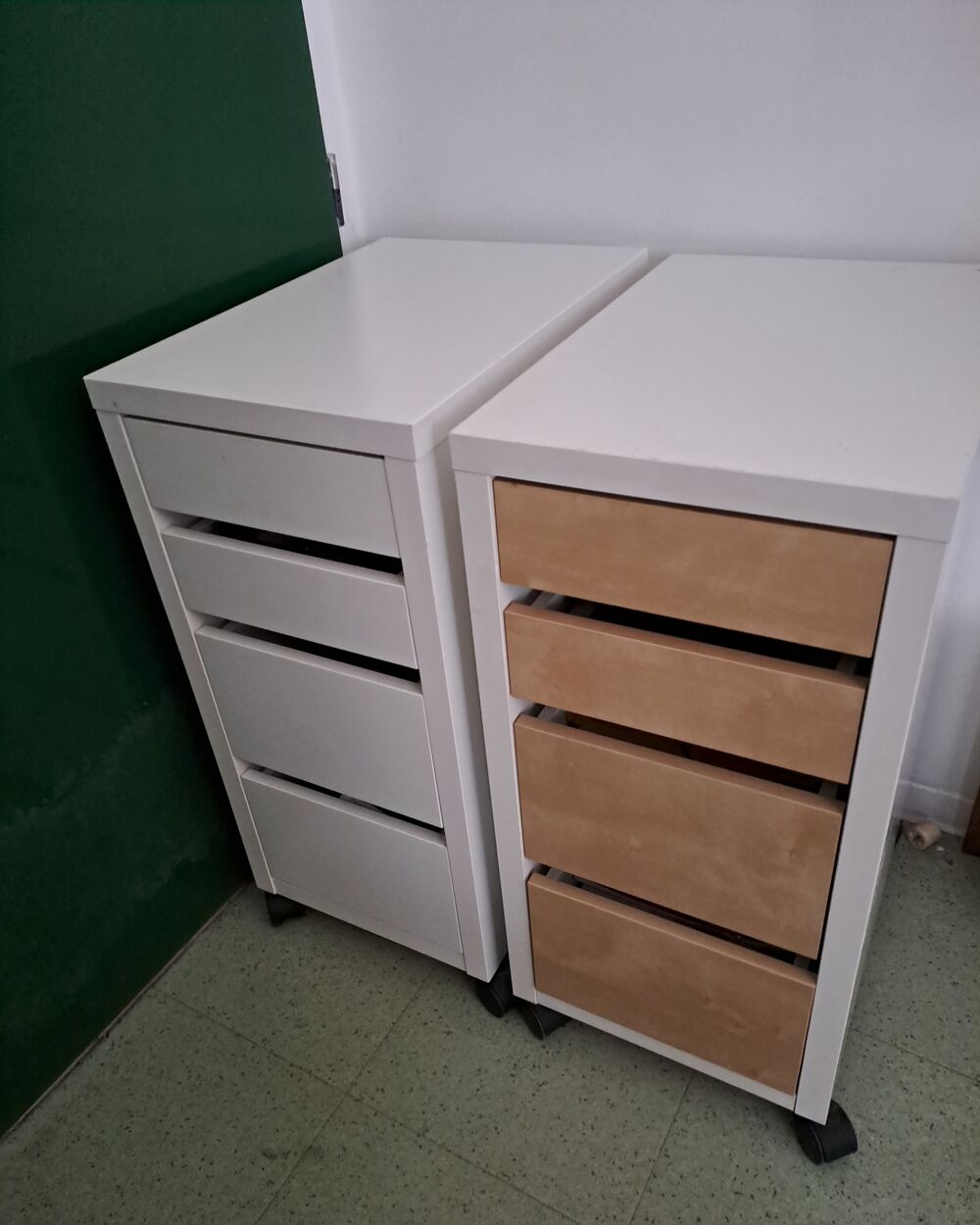 Bureau ikea avec 2 dessertes Meubles
