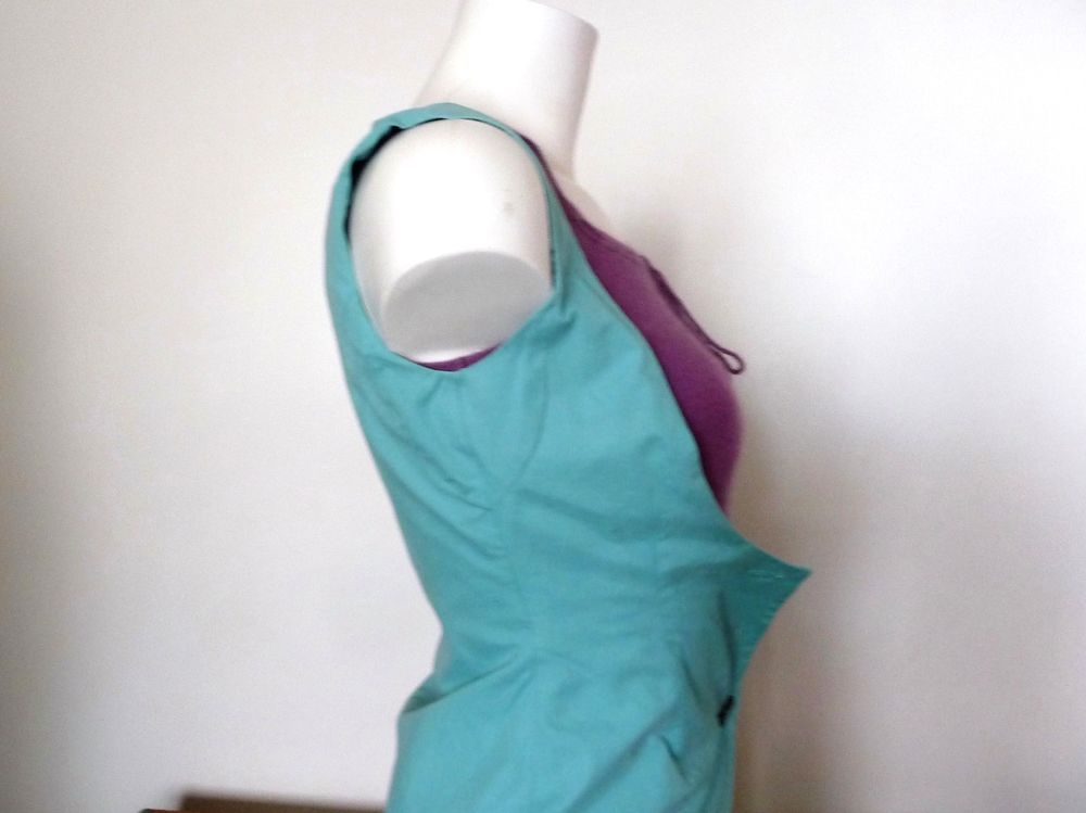 Top/ Gilet Bleu Turquoise sans manches- Biche de B&egrave;re Vêtements
