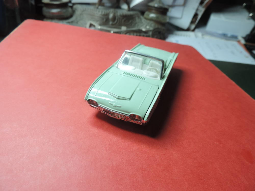 SOLIDO - FORD THUNDERBIRD 1961 - Echelle : 1/43 &egrave;me. 