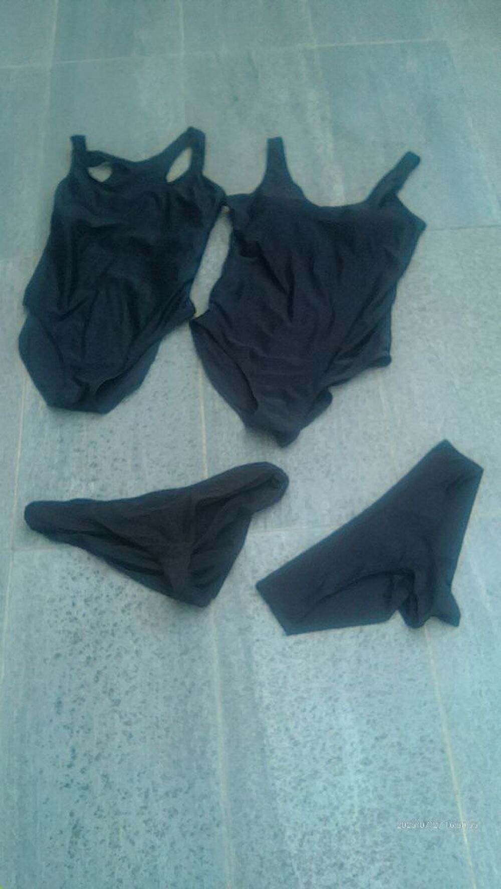 Lot 2 maillots de bain 1 pi&egrave;ce et 2 bas noirs Vêtements
